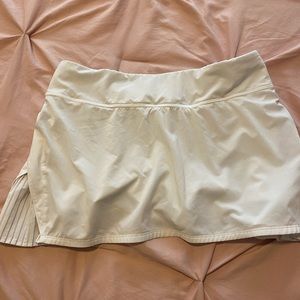 Lululemon Play off the Pleats Mid Rise Skirt